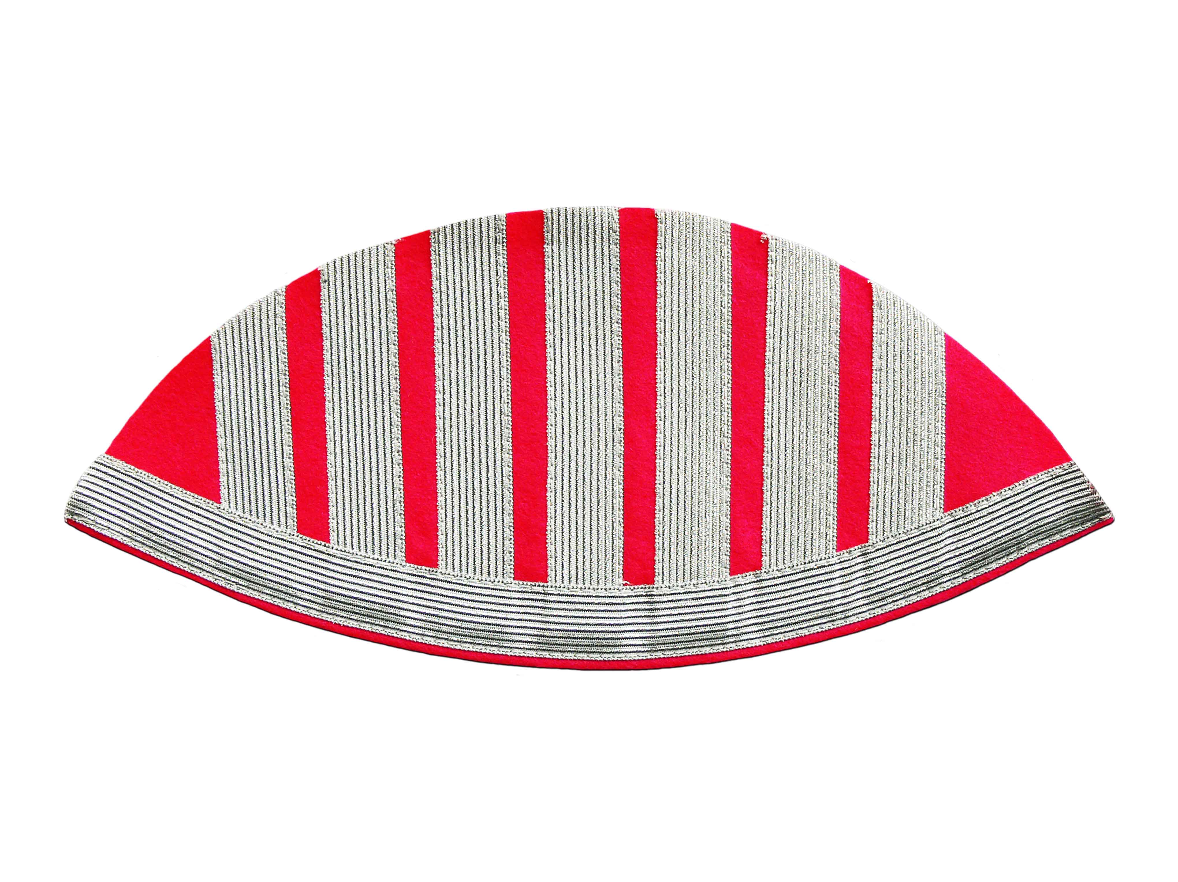 1-47-110-831-4300-0141 Aluminum-colored braid on crimson felt 1-47-110-831-4300-0141 Aluminum-colored braid on crimson felt